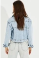 Kadın Mavi Nakışlı Denim Kısa Ceket İS802