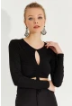 Kadın Siyah Önü Damla Büzgülü Crop Bluz AYD246