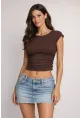 Kahverengi Bürümcük Kumaş Yanları Lastikli Crop Bluz – Esnek ve Vücuda Oturan Şık Tasarım
