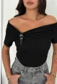 Kadın Tokalı Düşük Omuz Bluz